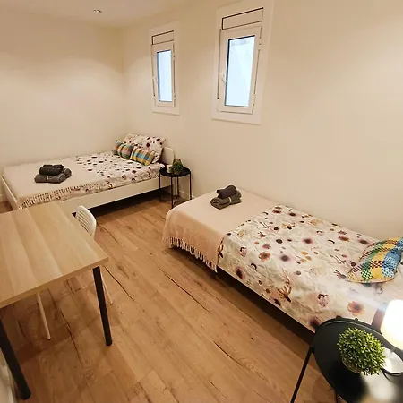 ホステル Private By El Born *